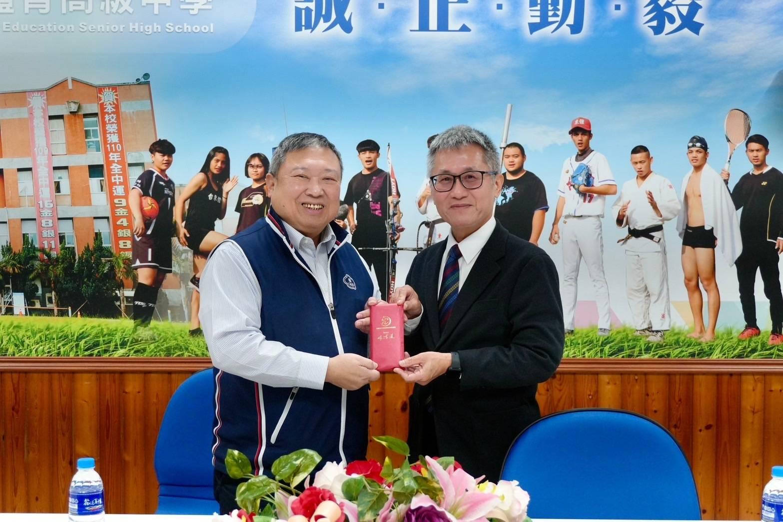 宏道運動發展基金會林鴻道董事長與舉重國手郭婞淳攜手關懷台東學童| 7DON 去動